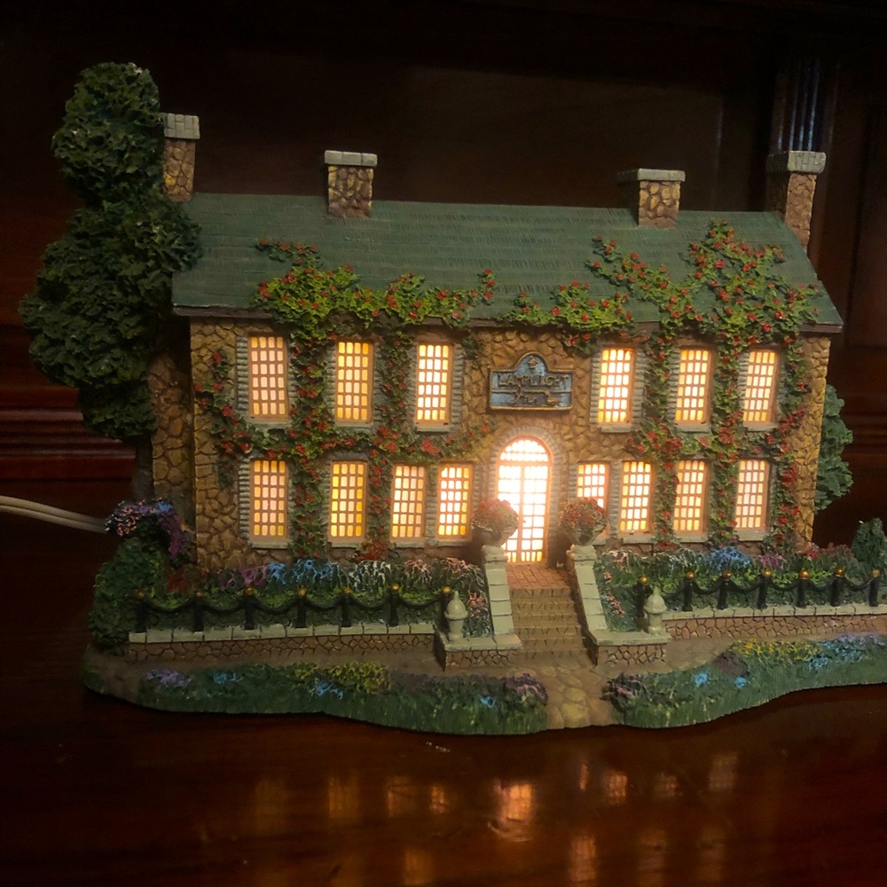 Thomas Kinkade the Lamplight inn